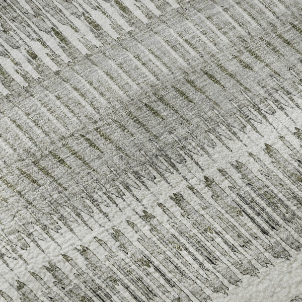 HomeRoots 8' Ivory and Gray Striped Washable Round Rug - Durable, Stain-Resistant, UV Protected for Indoor/Outdoor Use 650485