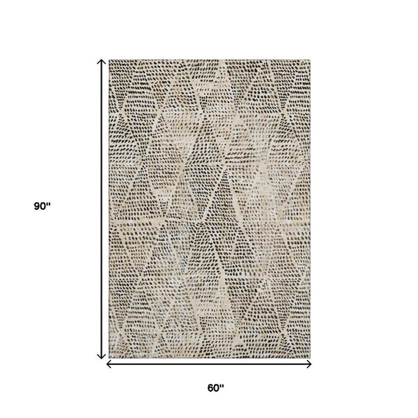 HomeRoots 5' X 8' Beige and Ivory Diamond Area Rug – Washable, Stain Resistant, UV Protected for Active Homes 650556