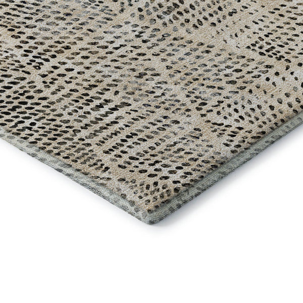 HomeRoots 5' X 8' Beige and Ivory Diamond Area Rug – Washable, Stain Resistant, UV Protected for Active Homes 650556