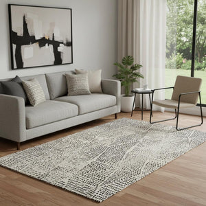 HomeRoots 5' X 8' Beige and Ivory Diamond Area Rug – Washable, Stain Resistant, UV Protected for Active Homes 650556