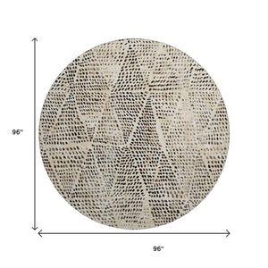 HomeRoots 8' Beige and Ivory Diamond Round Rug - Washable, UV-Protected, Durable for Living Spaces & Patios 650557