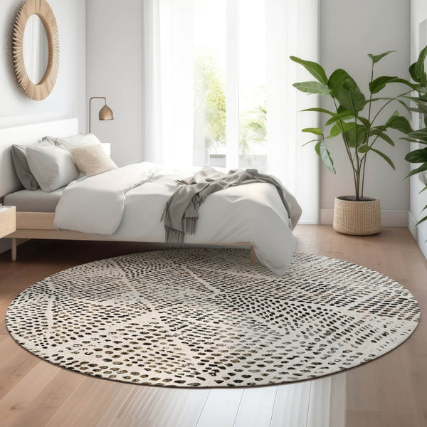 HomeRoots 8' Ivory and Charcoal Diamond Round Rug - Washable, Stain Resistant, UV Protected for Modern Homes 650581