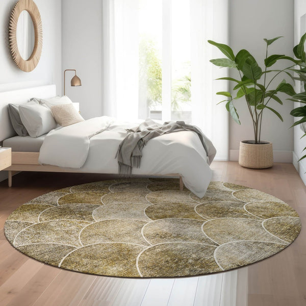 HomeRoots 8' Taupe Gray & Ivory Abstract Geometric Round Rug - Washable, UV-Protected, Durable & Stylish 650707