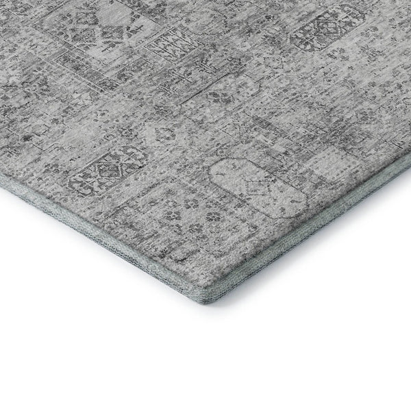 HomeRoots 8' Gray and Silver Floral Washable Round Rug - Durable, UV-Protected, Perfect for Family Homes! 651181
