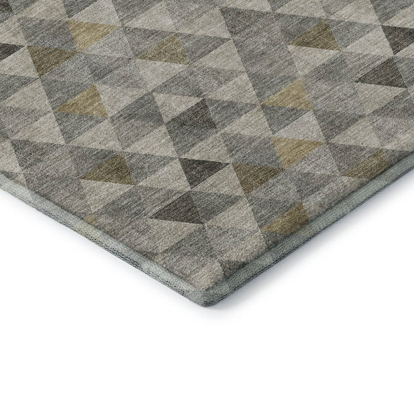 HomeRoots 8' Stylish Taupe Gold Ivory Geometric Washable Round Rug - Stain Resistant, UV Protected, Easy Care 651253
