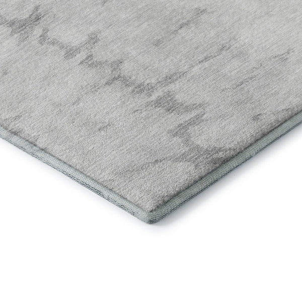 HomeRoots 8' Washable Round Rug in Silver, Gold & Ivory - Durable, Stain Resistant with UV Protection for Style 651307