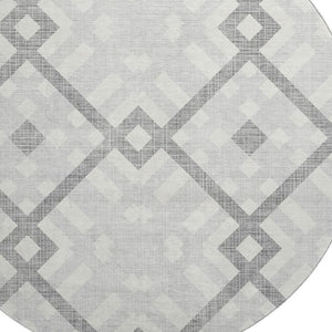 HomeRoots 8' Silver and Ivory Geometric Round Rug - Washable, UV Protected, Stylish for Living Spaces & Patios 651439