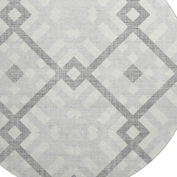 HomeRoots 8' Silver and Ivory Geometric Round Rug - Washable, UV Protected, Stylish for Living Spaces & Patios 651439