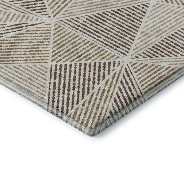 HomeRoots 5' Washable Brown & Beige Geometric Area Rug with UV Protection - Durable & Stylish for High-Traffic Homes 651943