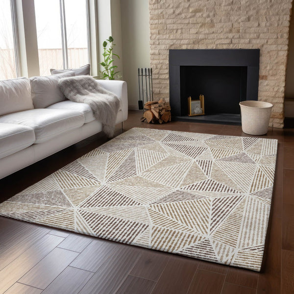 HomeRoots 5' Washable Brown & Beige Geometric Area Rug with UV Protection - Durable & Stylish for High-Traffic Homes 651943