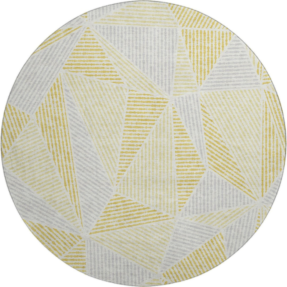HomeRoots 8' Gold and Gray Geometric Washable Round Rug – Durable, Stain-Resistant, UV-Protected & Stylish! 651950