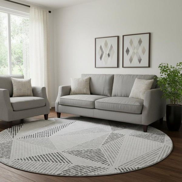 HomeRoots 8' Gray and Silver Geometric Round Rug - Washable, UV-Protected, Stain-Resistant, Stylish Comfort 651956