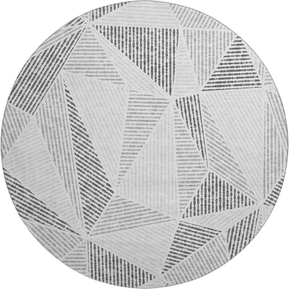 HomeRoots 8' Gray and Silver Geometric Round Rug - Washable, UV-Protected, Stain-Resistant, Stylish Comfort 651956