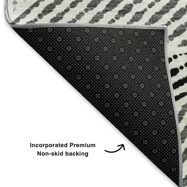 HomeRoots 8' Stylish Pewter and Silver Geometric Round Rug - Washable, UV Protected, Ideal for High-Traffic Areas 651986