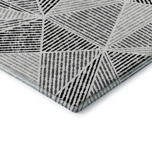HomeRoots 8' Stylish Pewter and Silver Geometric Round Rug - Washable, UV Protected, Ideal for High-Traffic Areas 651986