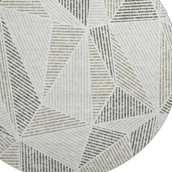 HomeRoots 8' Taupe and Silver Geometric Round Rug - Washable, UV-Protected, Modern Design for Any Space 651992