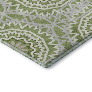 HomeRoots 8' Green And Ivory Geometric Round Rug - Stylish, Washable, UV-Protected for Kid & Pet-Friendly Spaces 652224