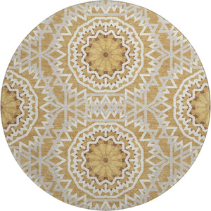 HomeRoots 8' Gold And Ivory Modern Geometric Round Rug - Washable, UV Protected, Stain-Resistant Design! 652230