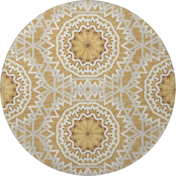 HomeRoots 8' Gold And Ivory Modern Geometric Round Rug - Washable, UV Protected, Stain-Resistant Design! 652230