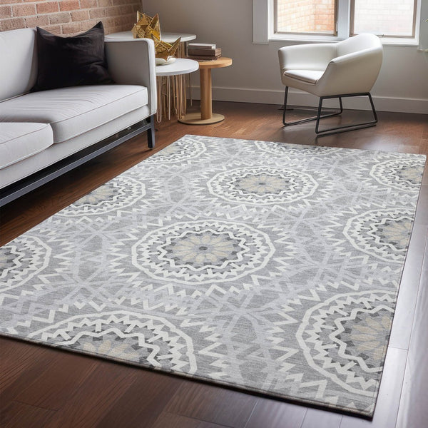 HomeRoots 5' Gray and Ivory Geometric Area Rug - Washable, UV Protected, Stain Resistant for High-Traffic Areas 652235