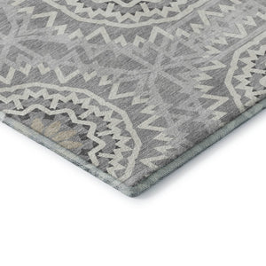 HomeRoots 5' Gray and Ivory Geometric Area Rug - Washable, UV Protected, Stain Resistant for High-Traffic Areas 652235