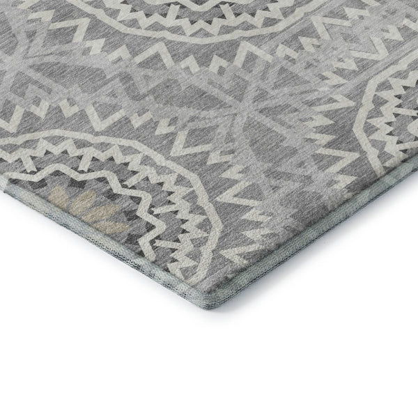 HomeRoots 5' Gray and Ivory Geometric Area Rug - Washable, UV Protected, Stain Resistant for High-Traffic Areas 652235