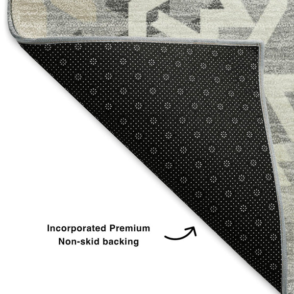 HomeRoots 8' Gray And Ivory Geometric Round Rug - Washable, UV-Protected, Stylish & Stain-Resistant Design 652236