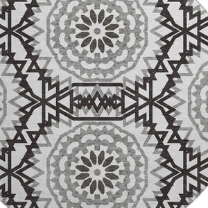 HomeRoots 8' Modern Geometric Washable Round Rug - Stylish Black & White with UV Protection for Any Space 652308