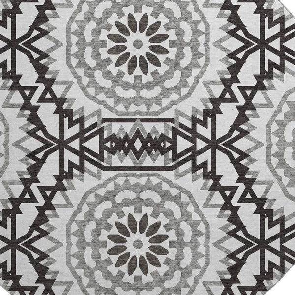 HomeRoots 8' Modern Geometric Washable Round Rug - Stylish Black & White with UV Protection for Any Space 652308