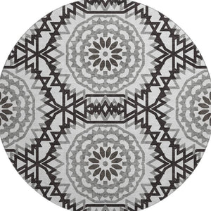 HomeRoots 8' Modern Geometric Washable Round Rug - Stylish Black & White with UV Protection for Any Space 652308