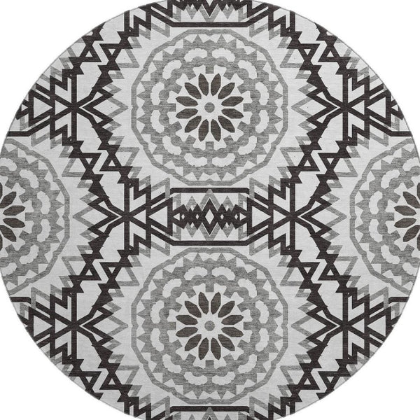 HomeRoots 8' Modern Geometric Washable Round Rug - Stylish Black & White with UV Protection for Any Space 652308