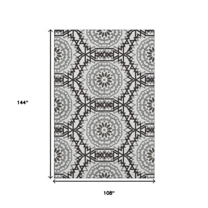 HomeRoots 9' X 12' Stylish White and Black Geometric Area Rug - Washable, UV Protected, Perfect for High-Traffic Areas 652310