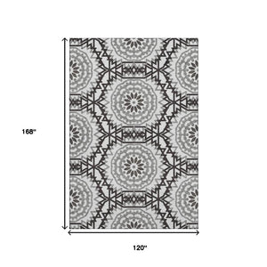 HomeRoots 10' X 14' White And Black Geometric Area Rug - Washable, UV Protected, Modern Style for High-Traffic Homes 652311
