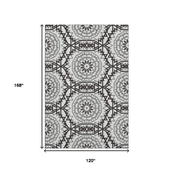 HomeRoots 10' X 14' White And Black Geometric Area Rug - Washable, UV Protected, Modern Style for High-Traffic Homes 652311