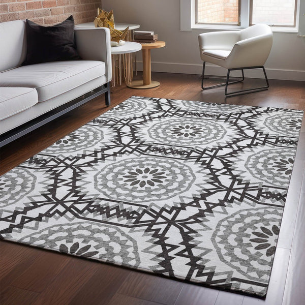 HomeRoots 10' X 14' White And Black Geometric Area Rug - Washable, UV Protected, Modern Style for High-Traffic Homes 652311