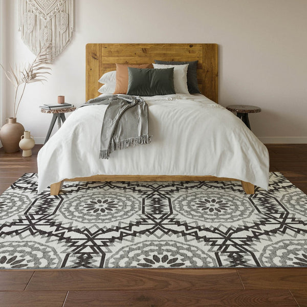 HomeRoots 10' X 14' White And Black Geometric Area Rug - Washable, UV Protected, Modern Style for High-Traffic Homes 652311