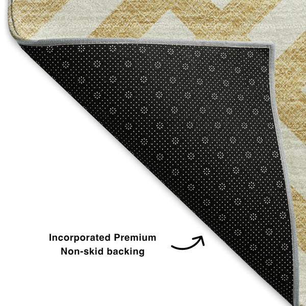 HomeRoots 8' Gold And Ivory Geometric Washable Round Rug - UV Protected, Stain-Resistant for Indoor & Outdoor Use 652356