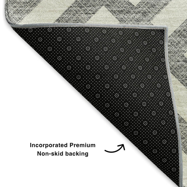HomeRoots 8' Gray and Ivory Geometric Washable Round Rug - Stylish, Durable, Stain Resistant with UV Protection 652362