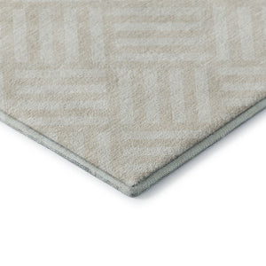 HomeRoots 8' Ivory and Beige Geometric Round Rug - Washable, UV-Protected, Perfect for Family Spaces! 652368