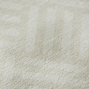 HomeRoots 8' Ivory and Beige Geometric Round Rug - Washable, UV-Protected, Perfect for Family Spaces! 652368