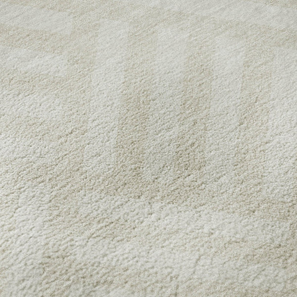 HomeRoots 8' Ivory and Beige Geometric Round Rug - Washable, UV-Protected, Perfect for Family Spaces! 652368