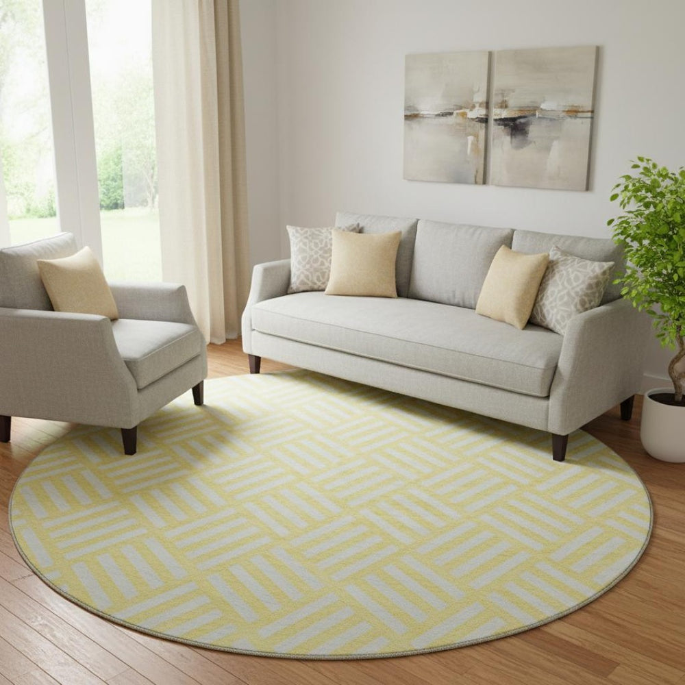 HomeRoots 8' Yellow And Ivory Geometric Round Rug - Washable, UV-Protected, Ideal for High-Traffic Spaces 652446