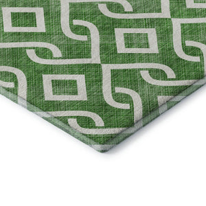HomeRoots 8' Emerald and Ivory Geometric Round Rug - Washable, UV-Protected, Stain-Resistant for Modern Homes 652494