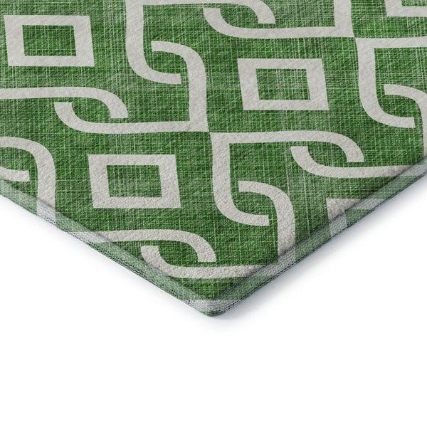 HomeRoots 8' Emerald and Ivory Geometric Round Rug - Washable, UV-Protected, Stain-Resistant for Modern Homes 652494