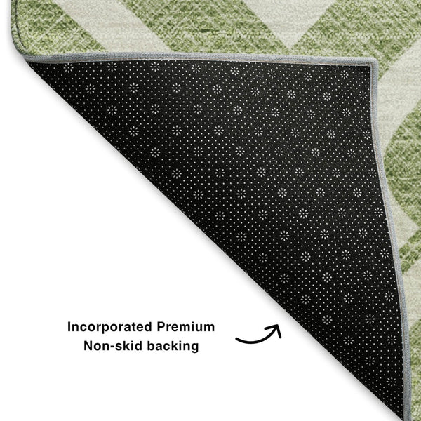 HomeRoots 8' Green and Ivory Geometric Round Rug - Washable, UV-Protected, Stylish for Living Spaces & Patios 652500