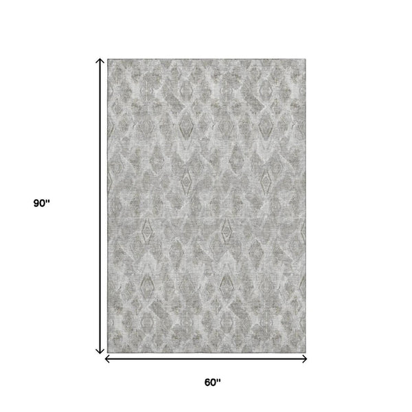HomeRoots 5' Silver and Gray Diamond Area Rug - Washable, UV Protected, Stain-Resistant for High-Traffic Areas 652631