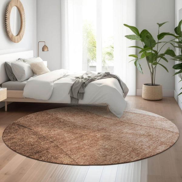 HomeRoots 8' Brown & Beige Ombre Round Rug - Washable, UV-Protected, Stain-Resistant for High-Traffic Areas 652710