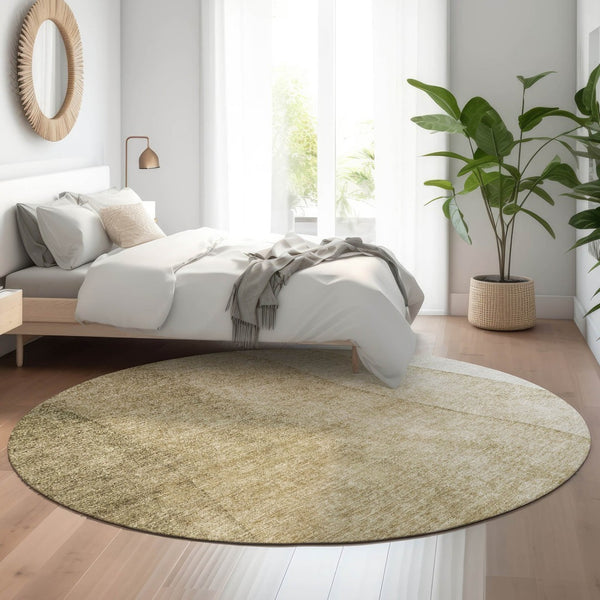 HomeRoots 8' Taupe and Beige Ombre Round Rug – Stylish, Washable, UV-Protected with Stain Resistance for All Spaces 652758