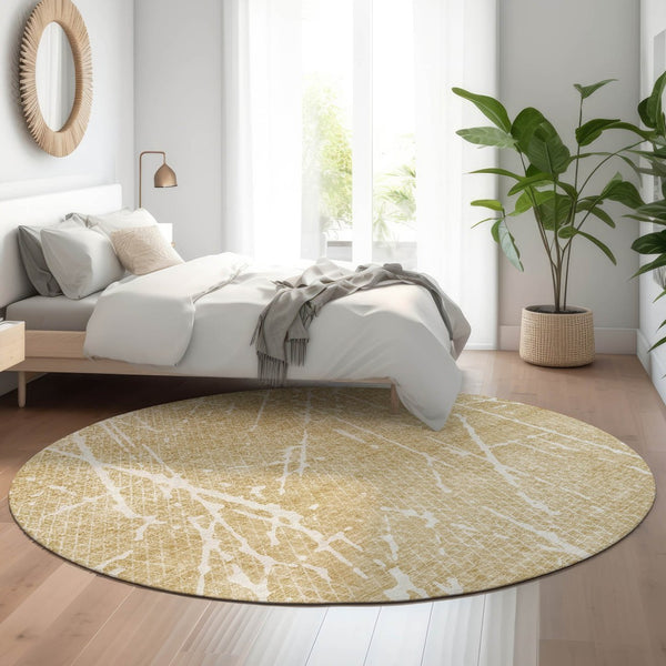 HomeRoots 8' Beige and Ivory Abstract Washable Round Rug - Durable, UV-Protected, Perfect for High-Traffic Areas! 652812