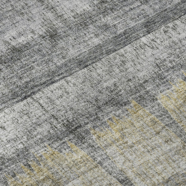 HomeRoots 8' Gray Ivory and Gold Striped Round Rug - Washable, UV-Protected, Perfect for High-Traffic Areas! 652860